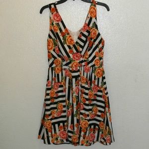 MIIN dress Size Medium or Large Black and White